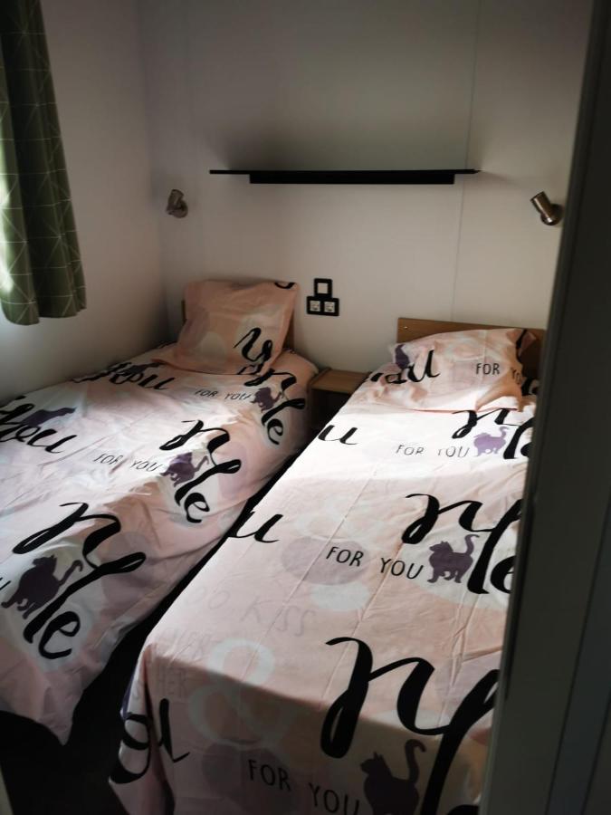 Mobil Home Neuf Camping L Ile Dor Plage St Raphael Avec Piscine Saint-Raphaël Buitenkant foto
